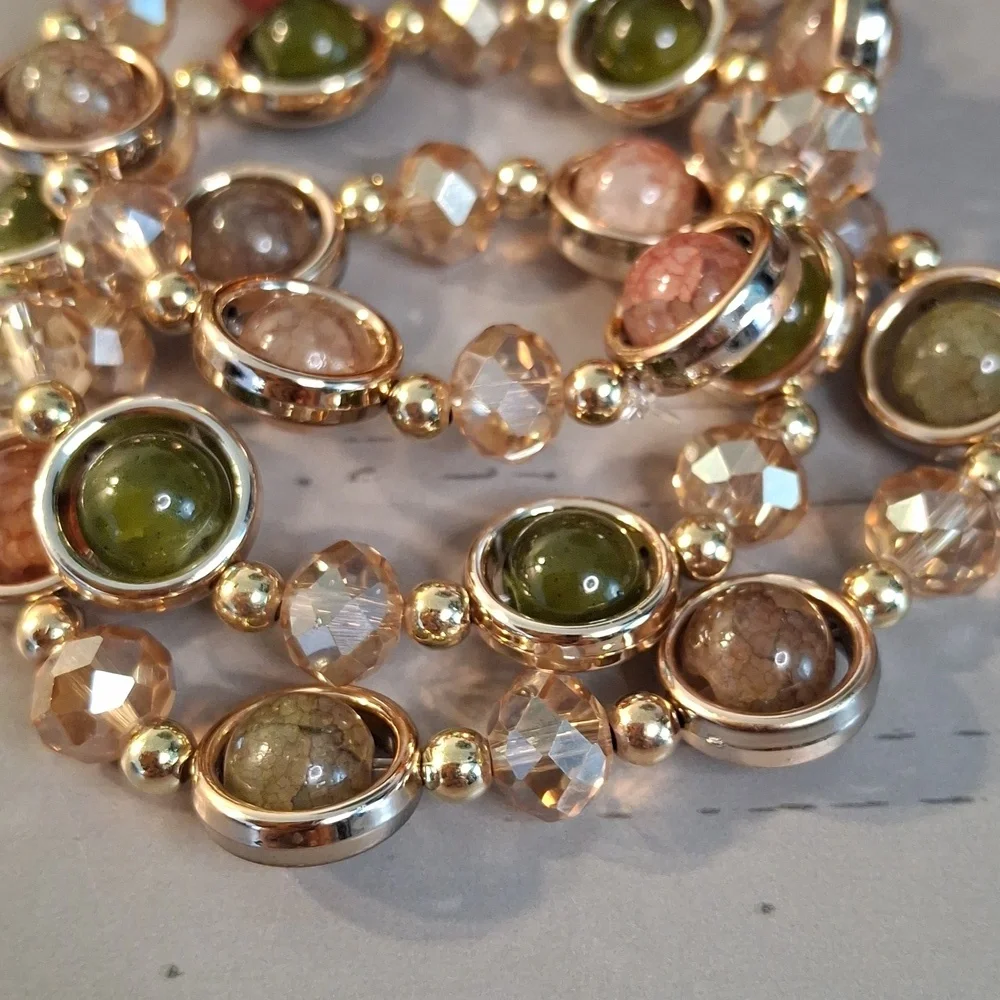 Elegant Gold & Green Beaded Bracelet Set - Picture 2 of 6